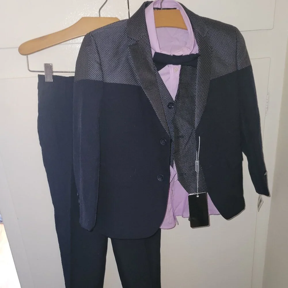 Suit - Picture 1 of 5